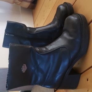 Black heeled boots